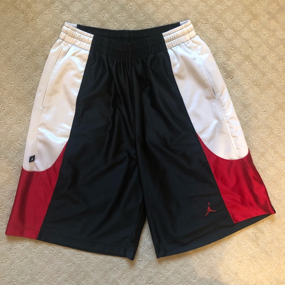 ⚫️🔴⚪️ Men’s Jordan Basketball Shorts